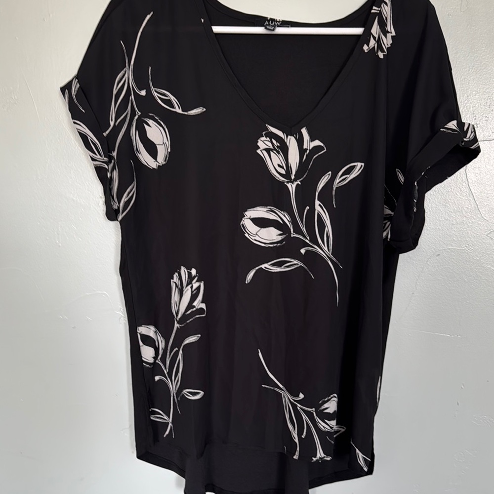 Ava & Viv Graphic Black Cuffed Sleeve Blouse